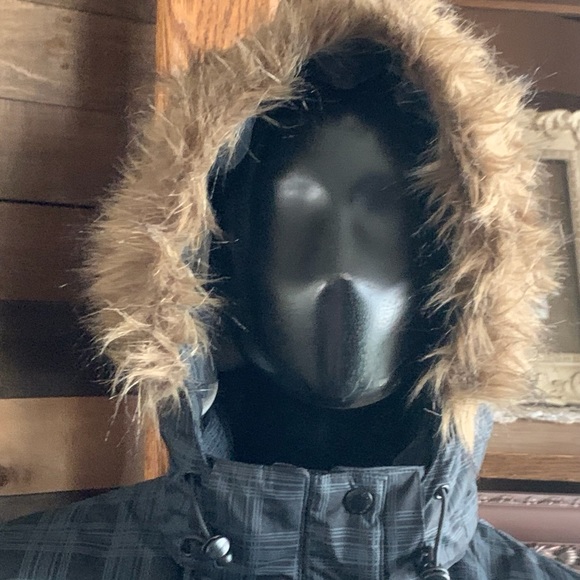 Cute Insulated Vest Size by “Precision Mountainwear”    Size L    NWT - Picture 3 of 13